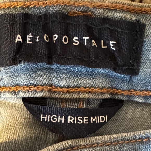 NWT Aeropostale Light Blue Rolled Hem Denim Shorts - Picture 2 of 5